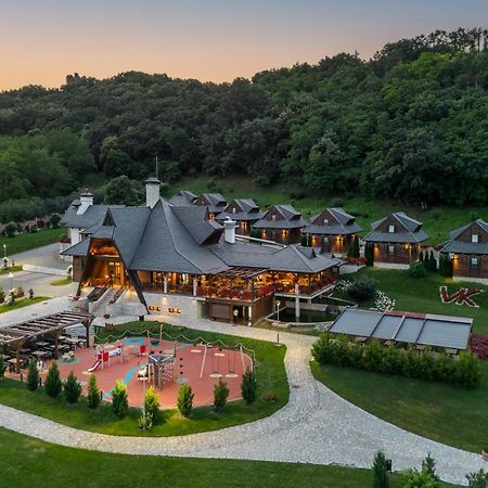 Etno Naselje Vrdnicka Kula Hotel Vrdnik Exterior foto