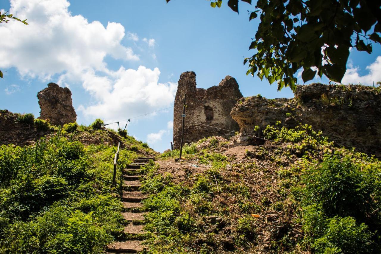 Etno Naselje Vrdnicka Kula Hotel Vrdnik Exterior foto